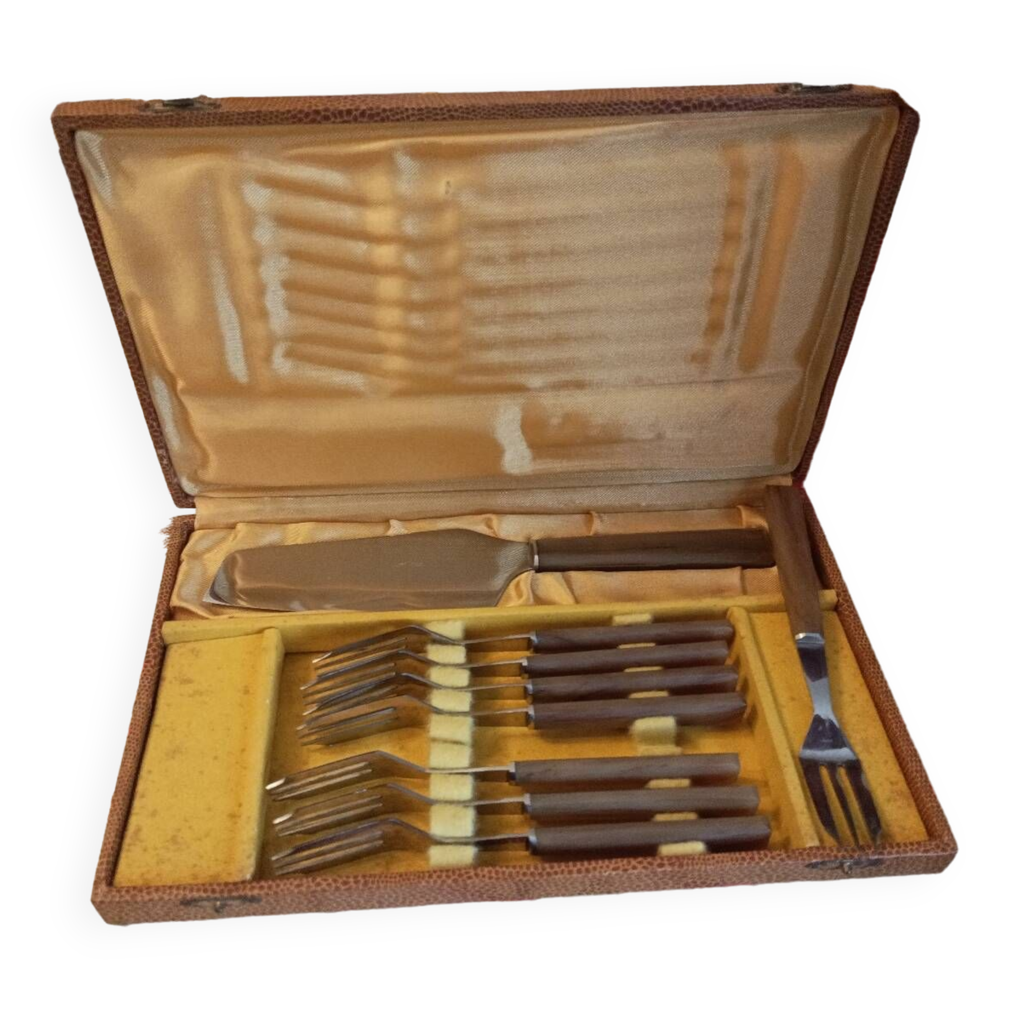 Housewife cake service