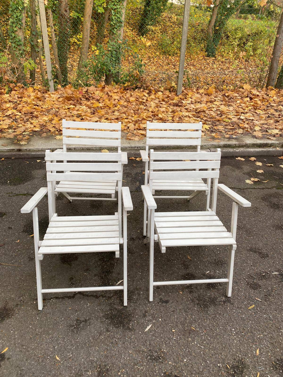 4 folding garden chairs in solid white wood