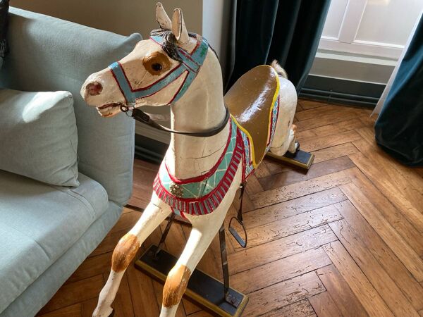 Cheval bois de manège