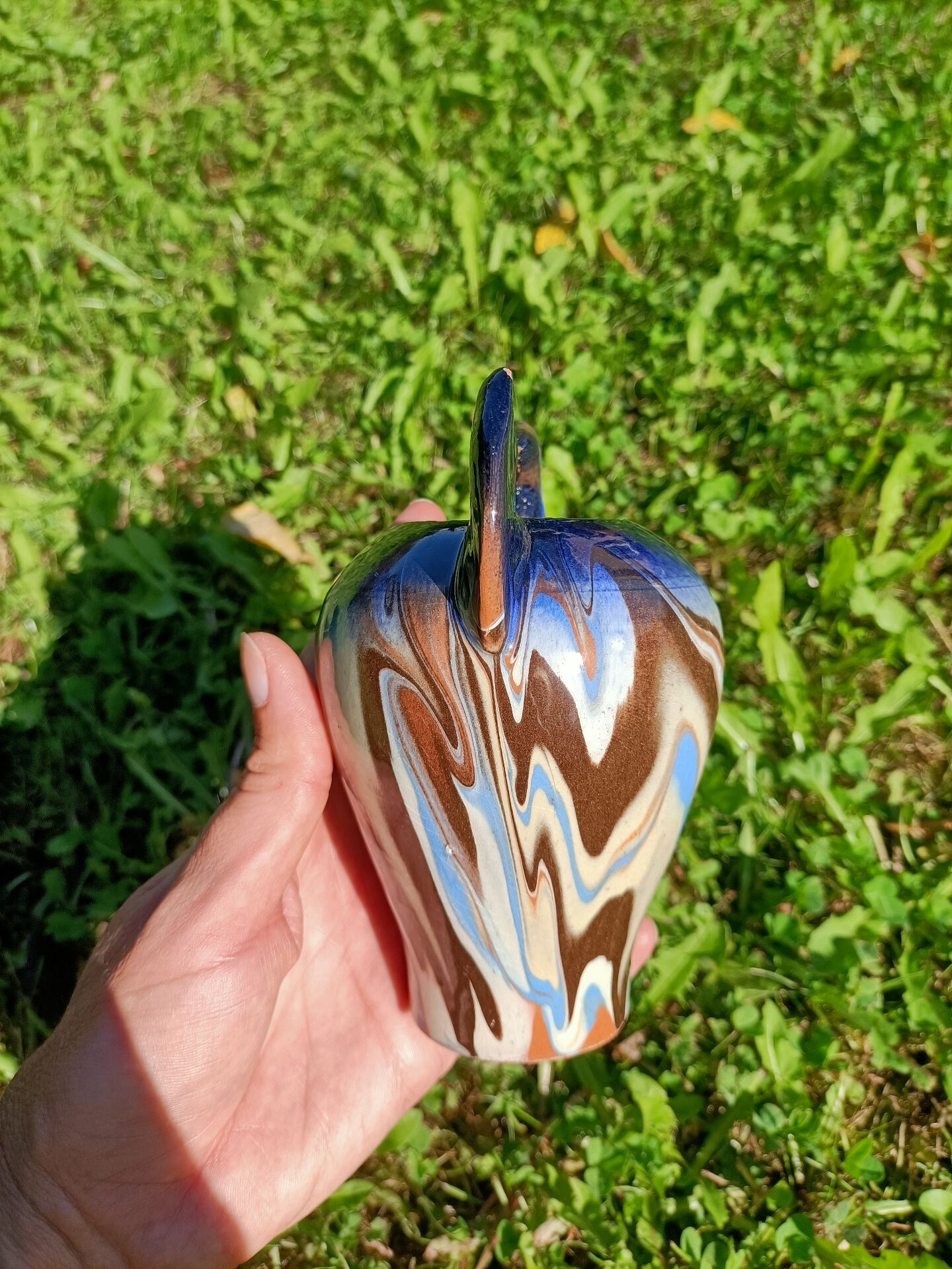 Ceramic vase with equestrian motif