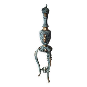 Sellette tripode avec vase pichet en bronze massif