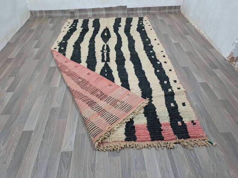 Handmade natural wool rug, size 150 x 250 cm