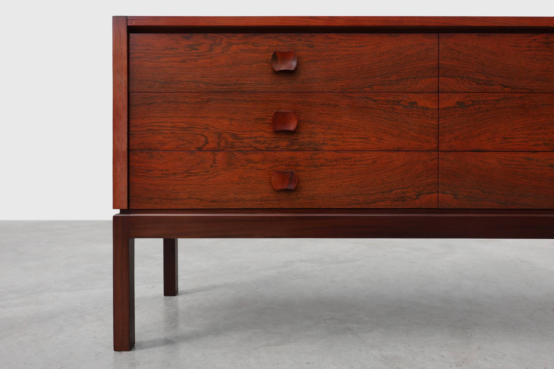 Commode danoise moderne du milieu du siècle, Danemark, vers les années 1960.
