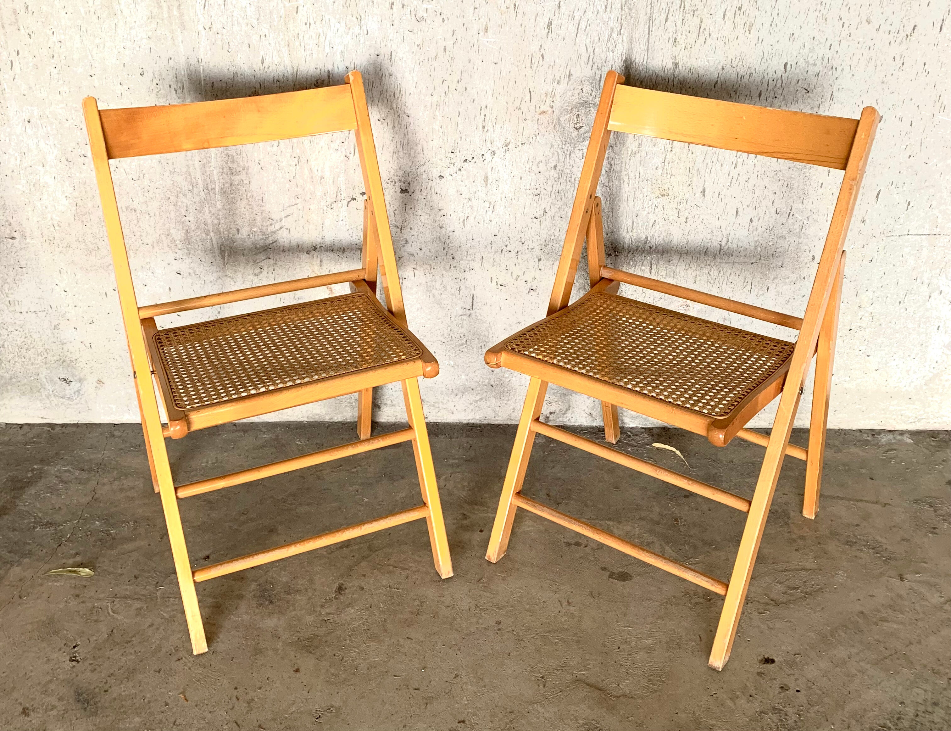 Cannee folding chair