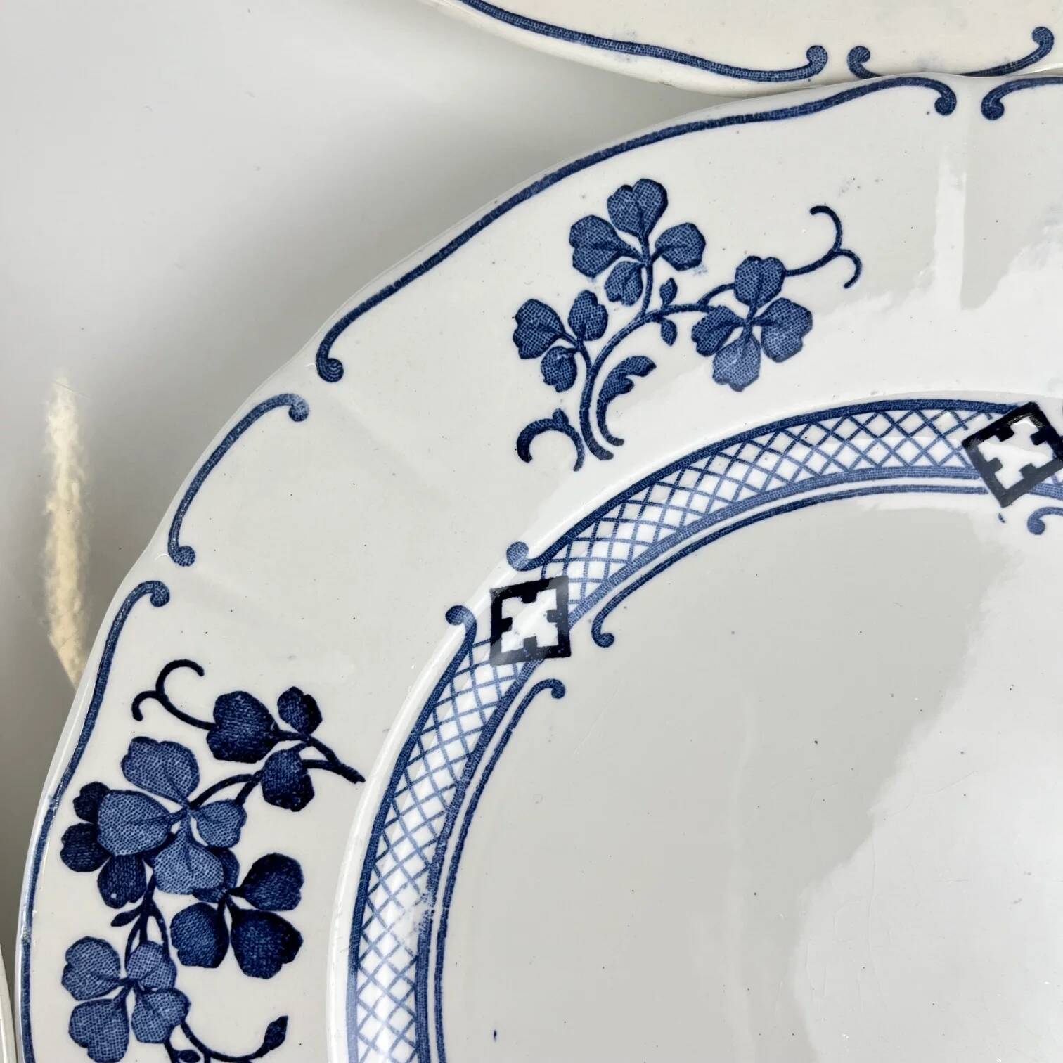 Set of 6 flat plates Terre de Fer KG Lunéville, model "Jane", blue, 1890-1915