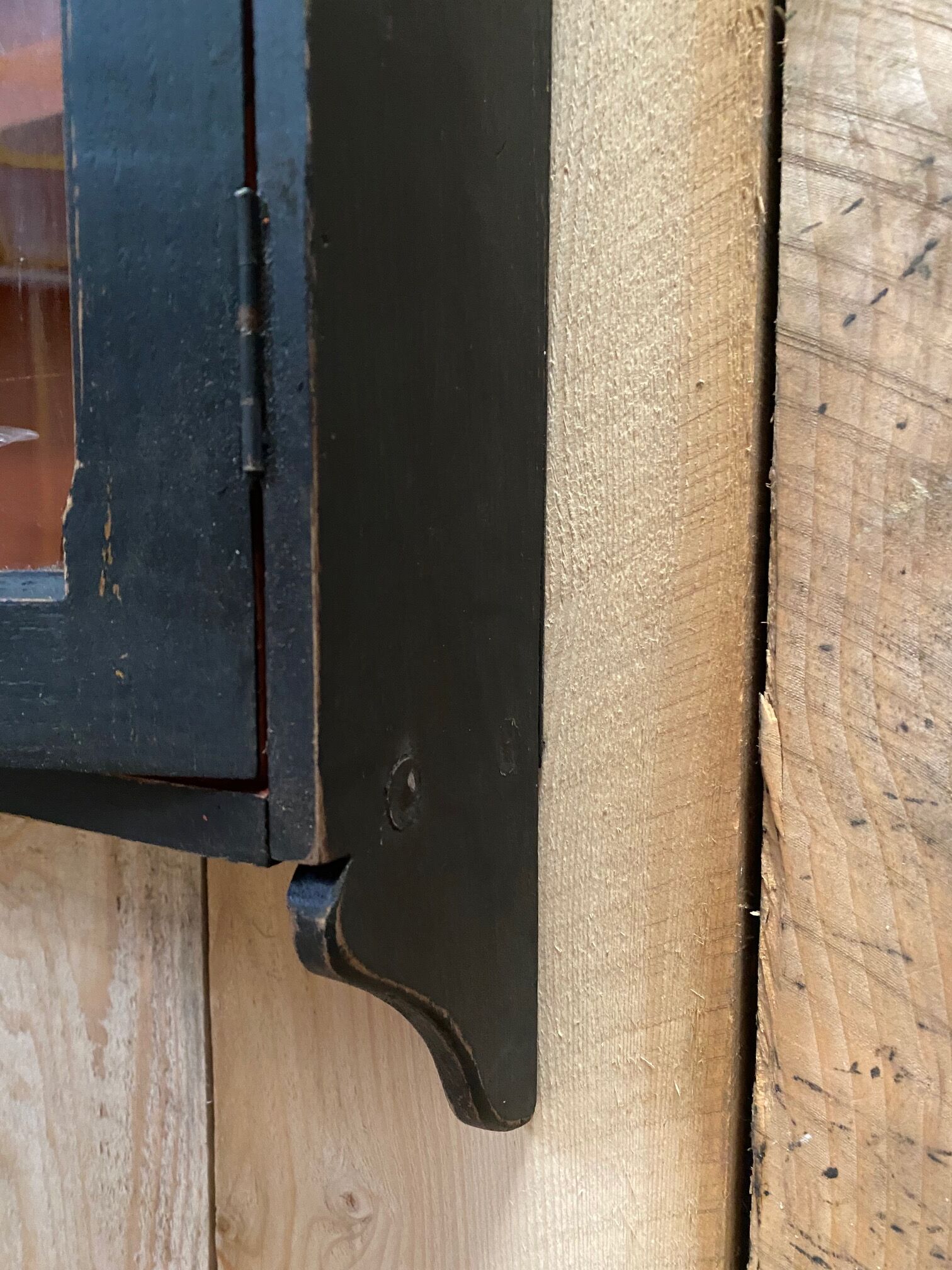 Antique hanging case