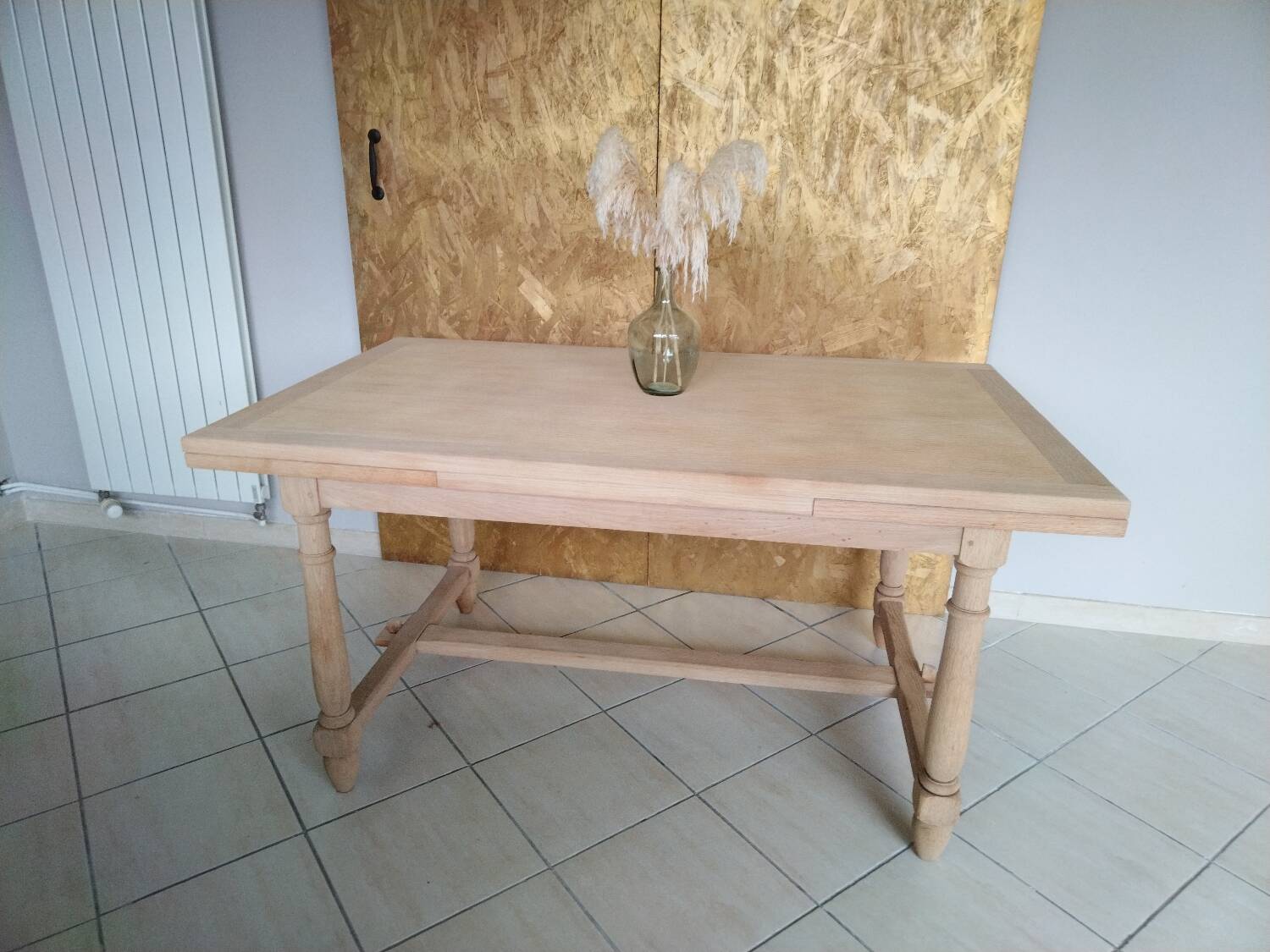 Extendable table in renovated solid oak