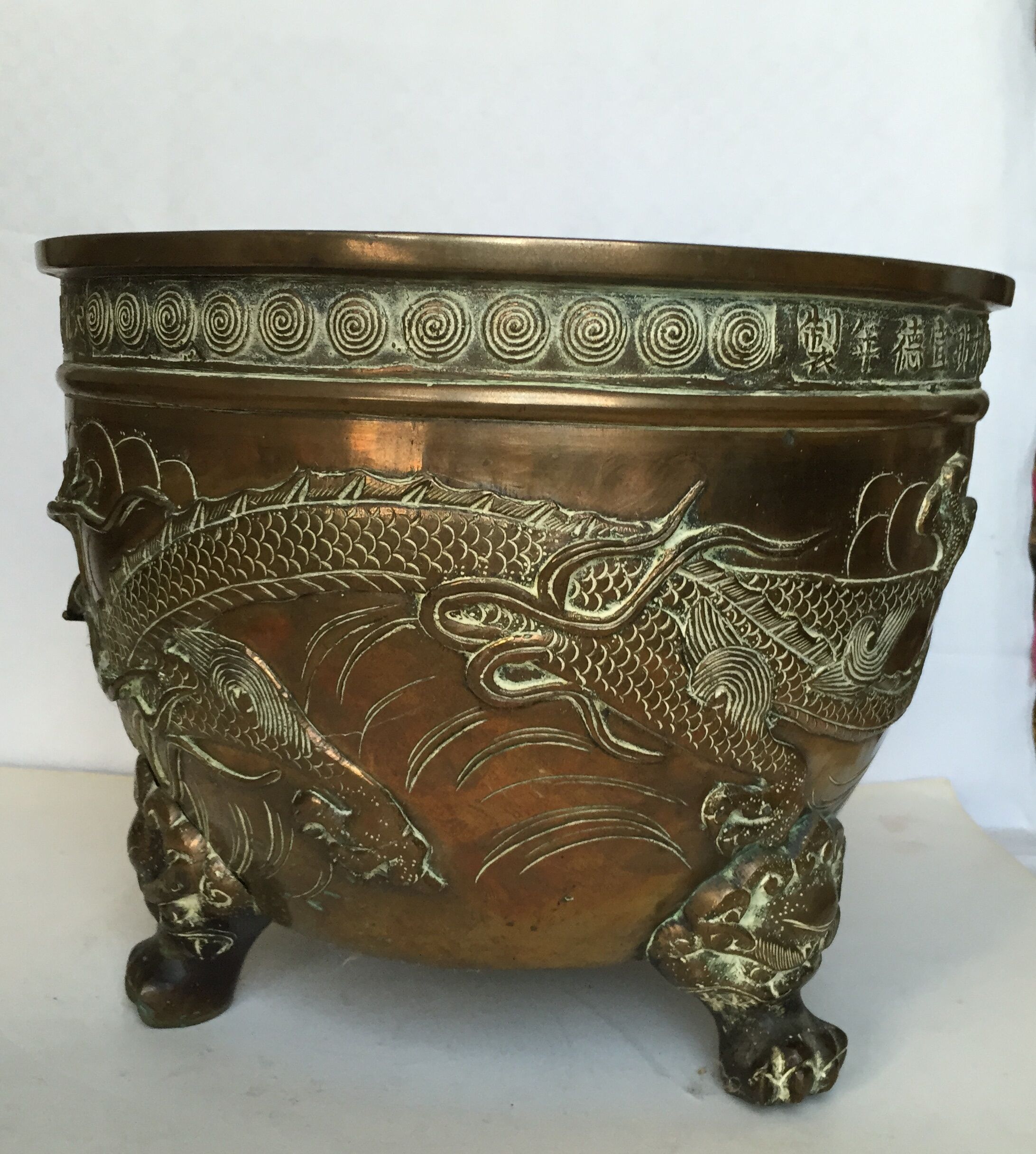 Cache pot en bronze