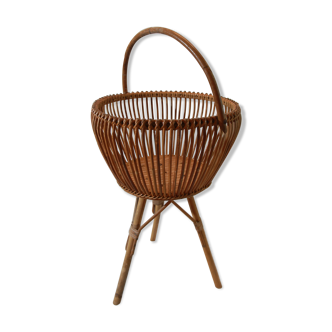 Rattan worker