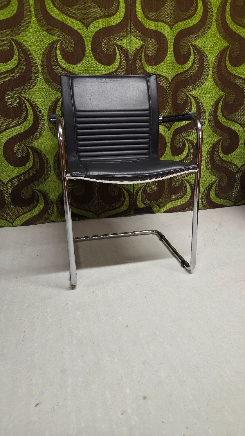 Art Collection vintage leather armchair