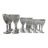 Service de 22 verres en cristal Saint-Louis modèle Chantilly