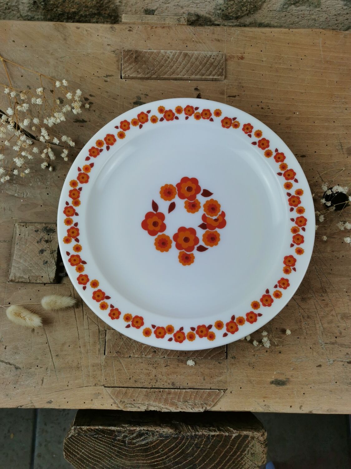 Vintage Arcopal plate, Lotus 70s