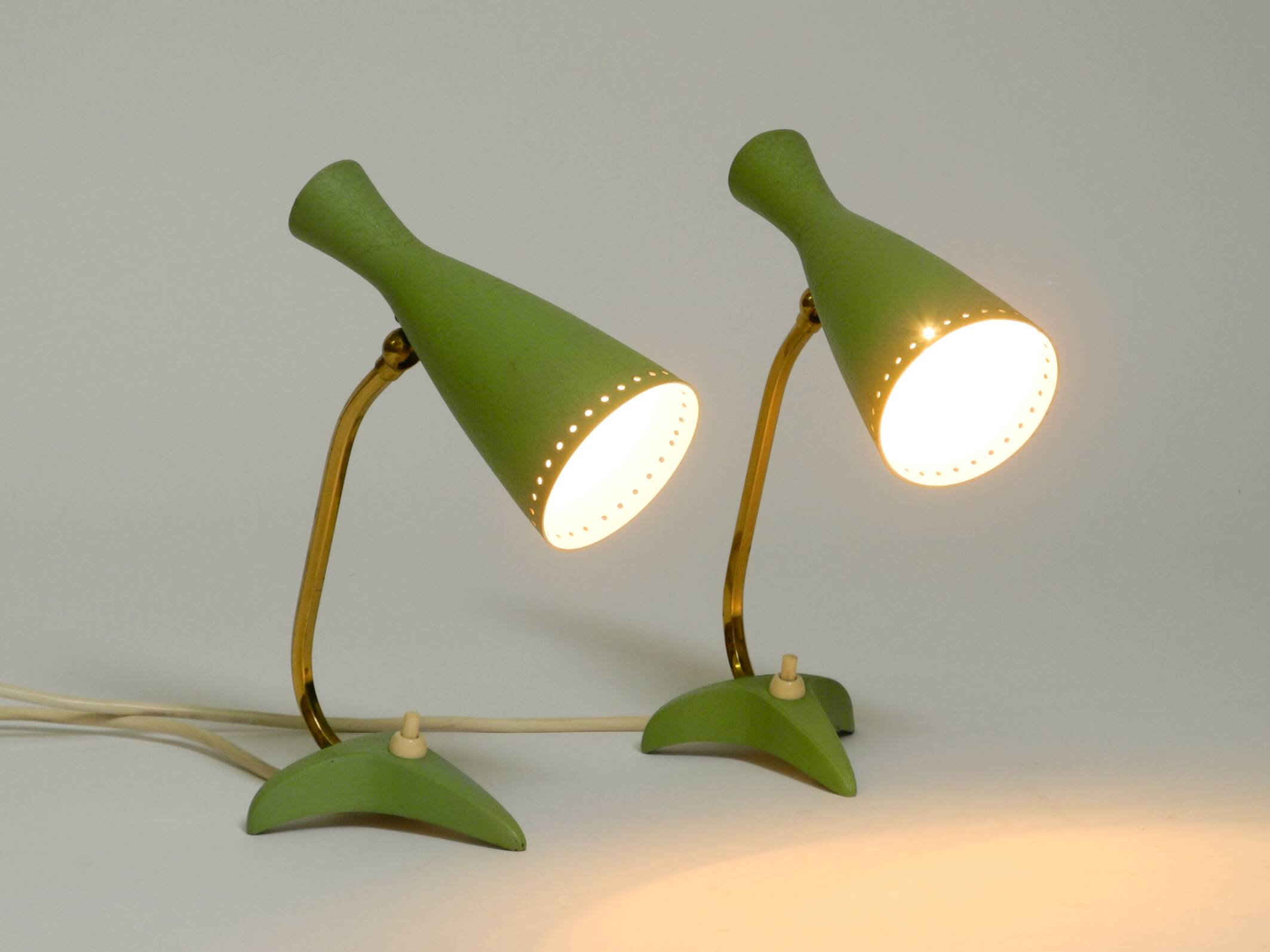 Pair of beautiful green Mid Century Modern Diabolo crow's foot table lamps