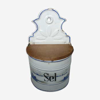 Salt box in tole emaillee