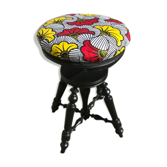 Screw piano stool