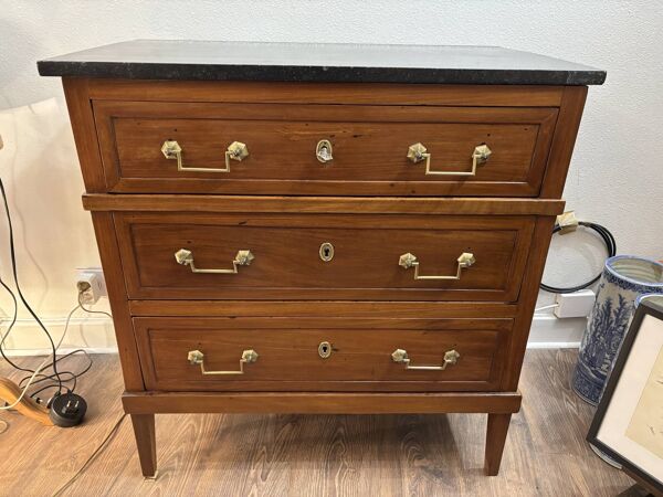 Ancienne petite commode Louis XVI directoire en acajou blond début du XIX