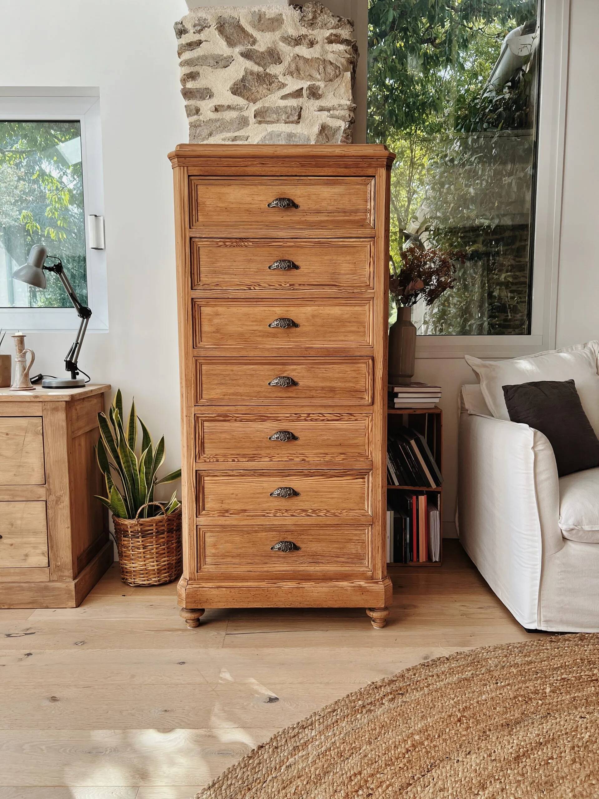 Early 20th-century chiffonnier furniture.