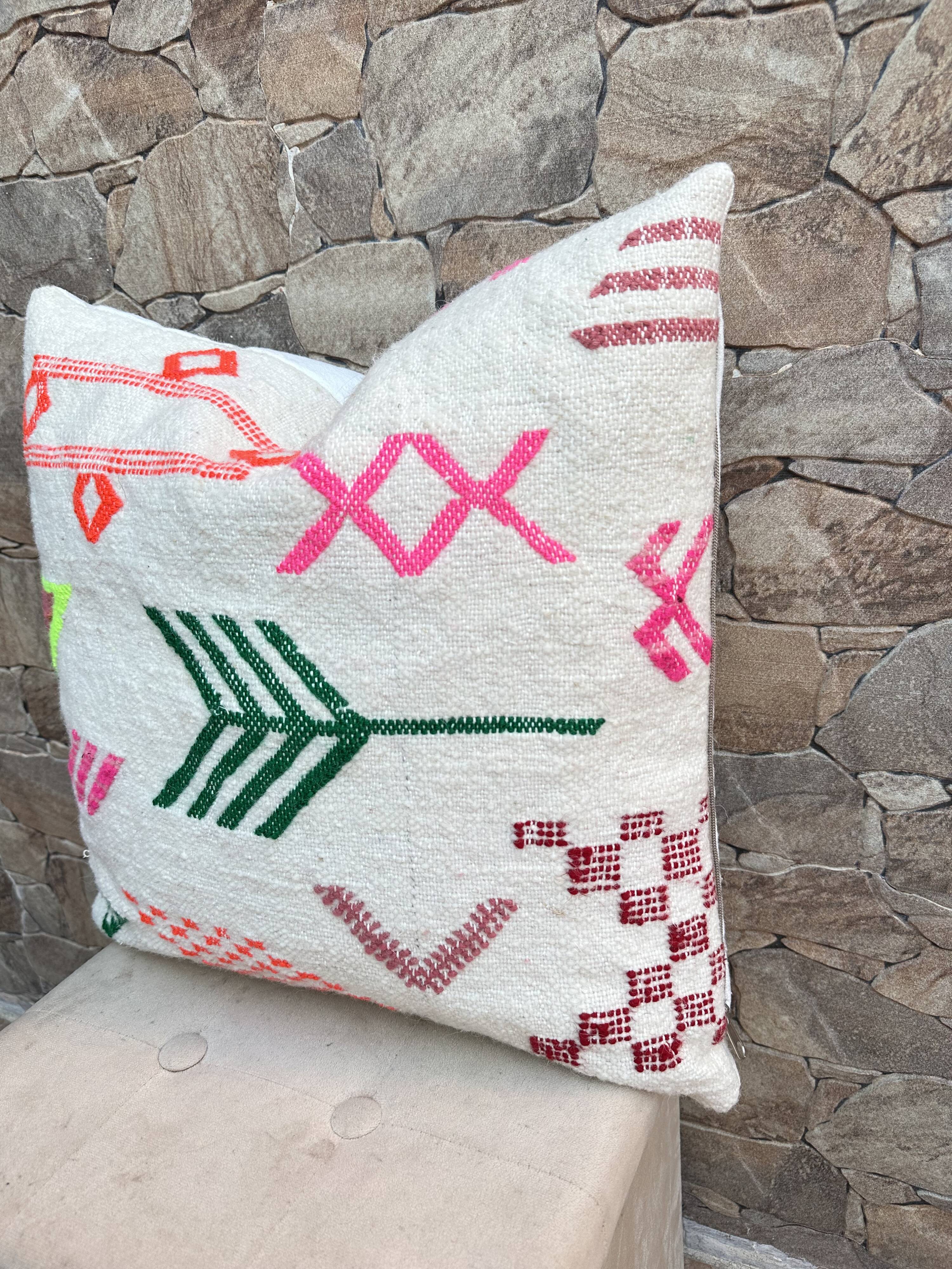 Handmade Berber wool cushion: Moroccan Kilim cushion (45x45cm)