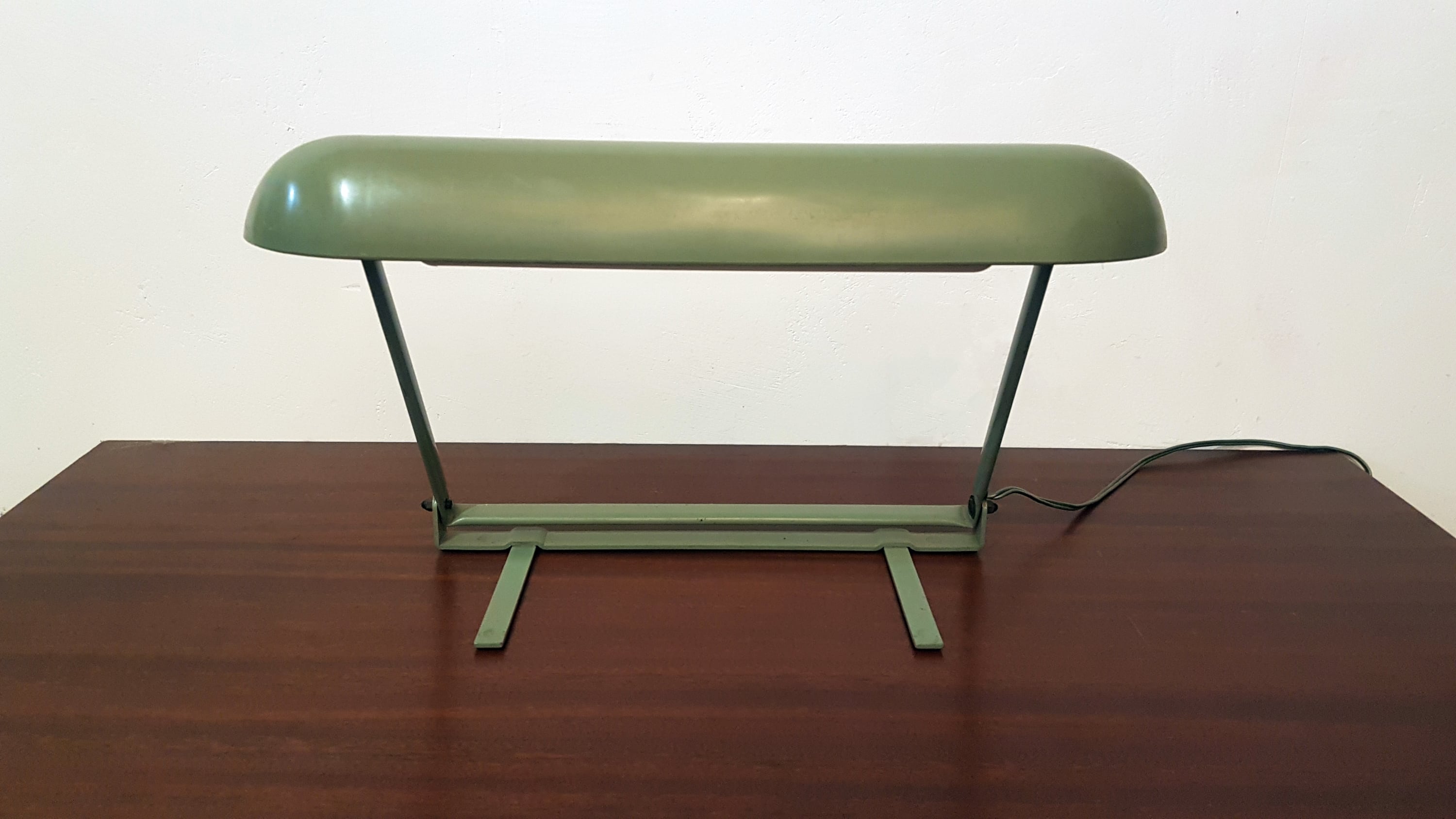 Articulated modernist industrial lamp