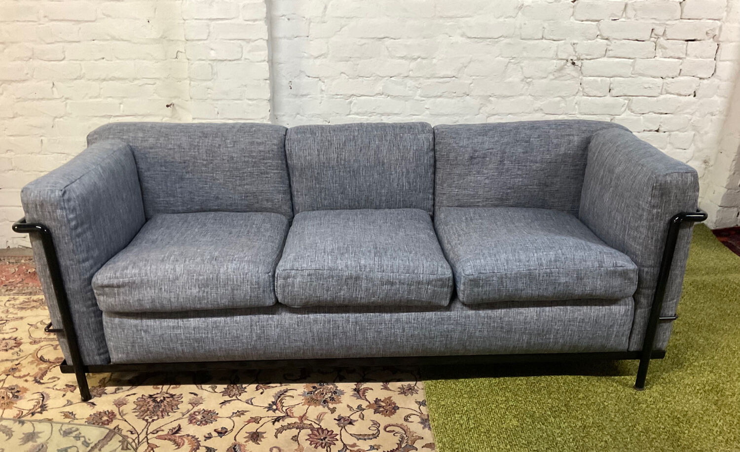 LC2 Le Corbusier sofa