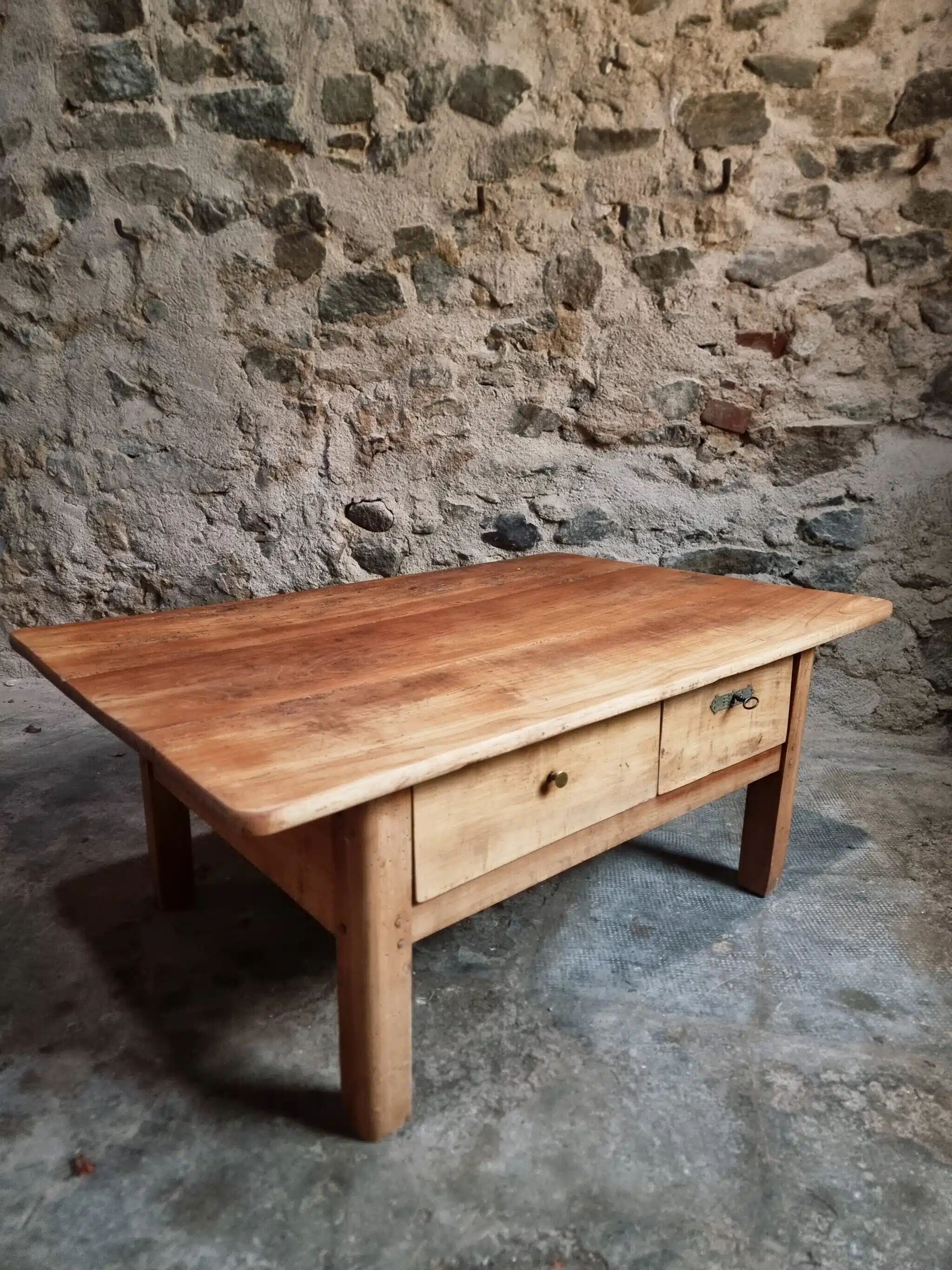 18th-century cherry wood coffee table with two drawers.