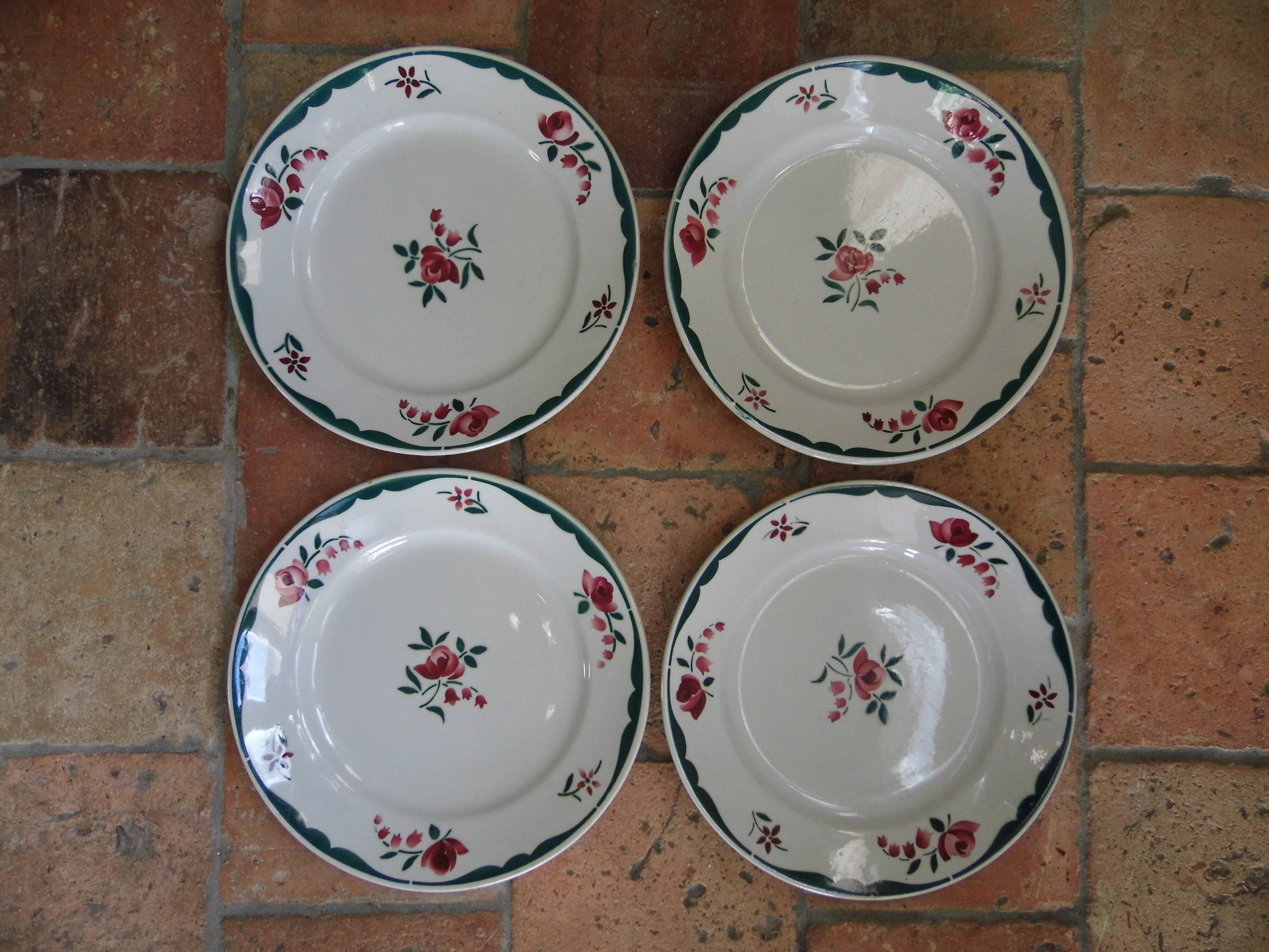4 plates in faience of Badonviller F.B, floral motif, 20s