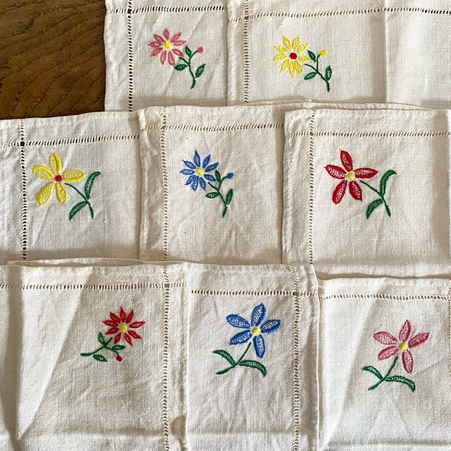 Embroidered linen square napkins