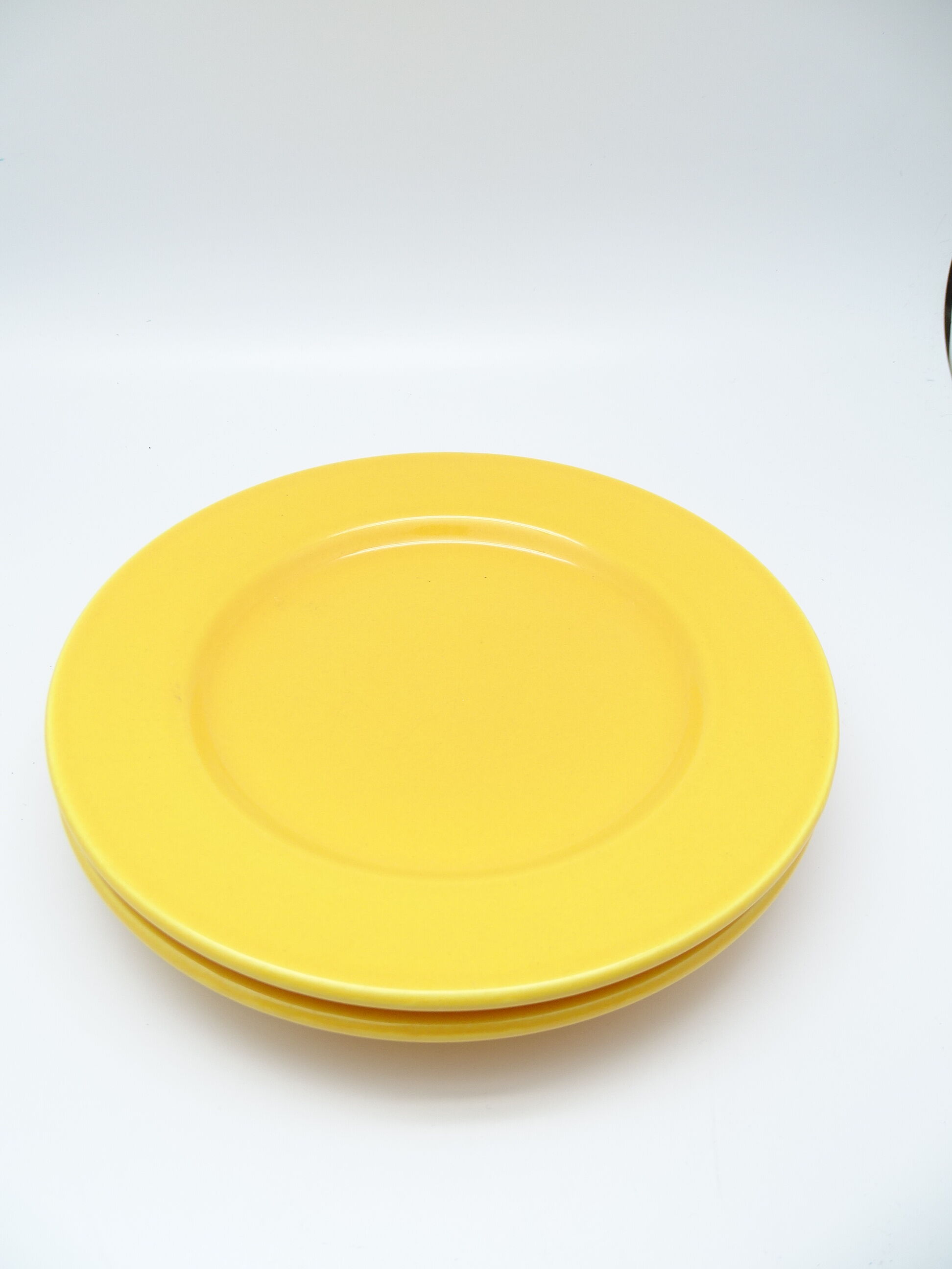 Set of 2 yellow ceramic plates