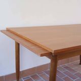 Scandinavian extendable table
