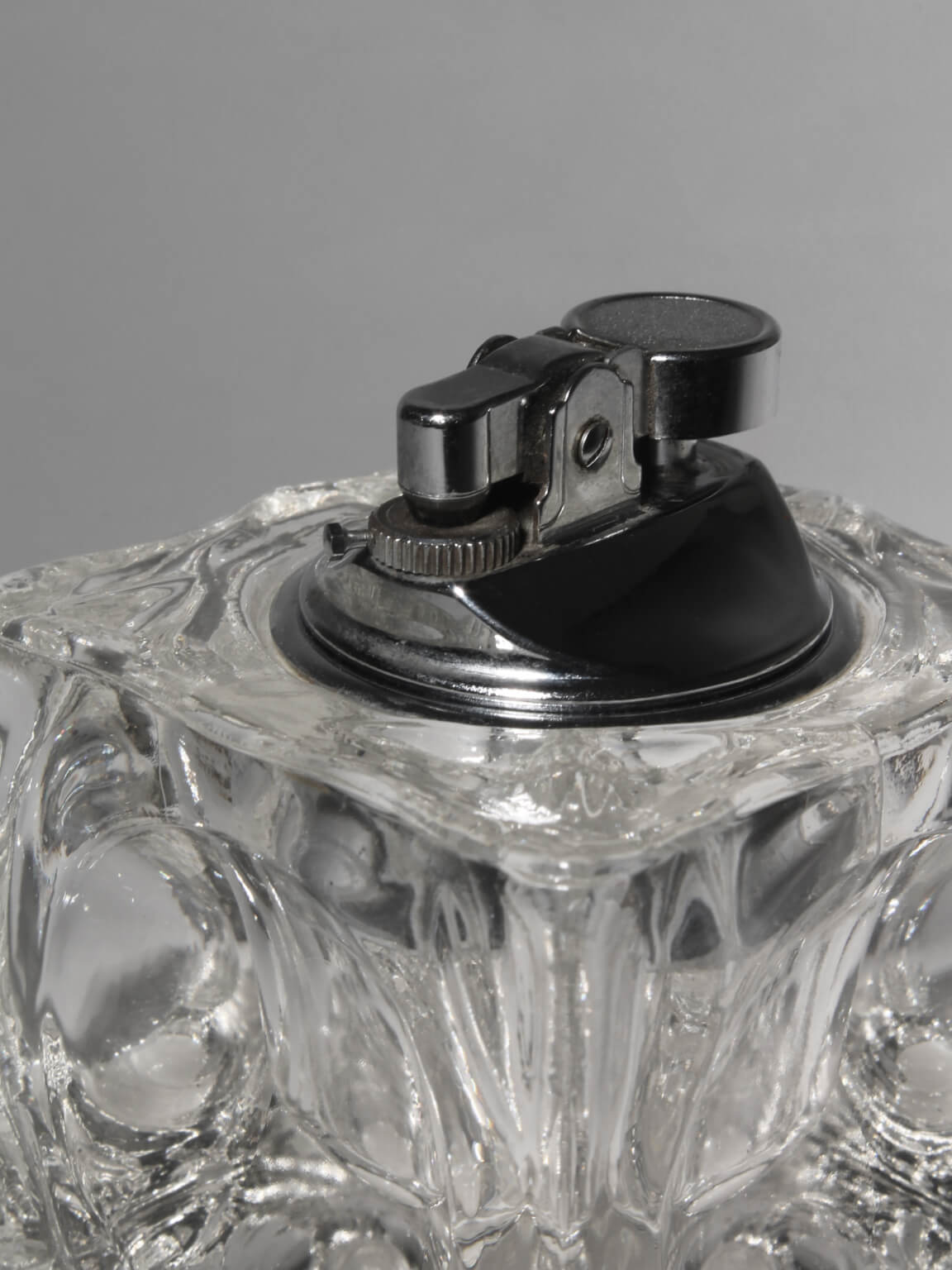 Briquet en verre en forme de cube de glace, années 1970