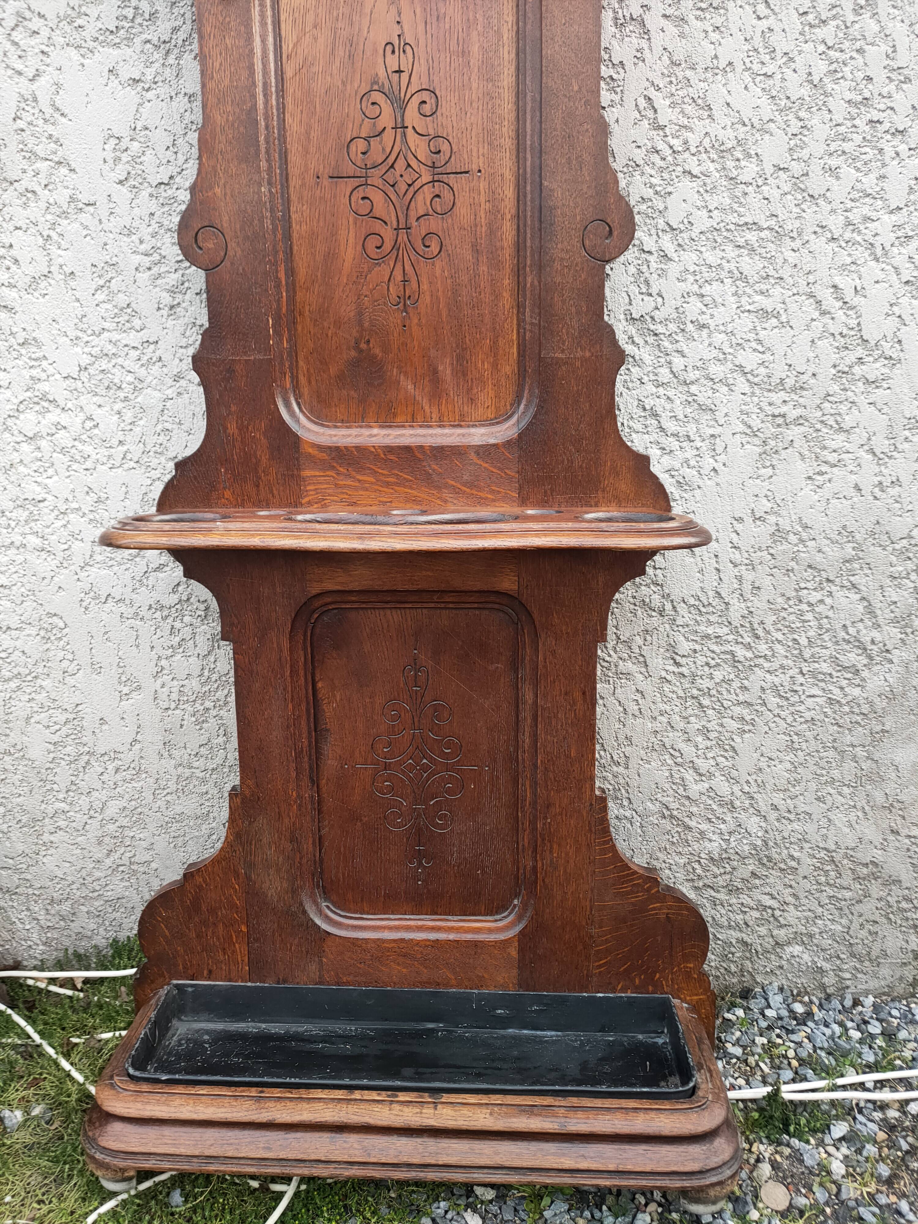 free-standing locker room in solid oak 1900