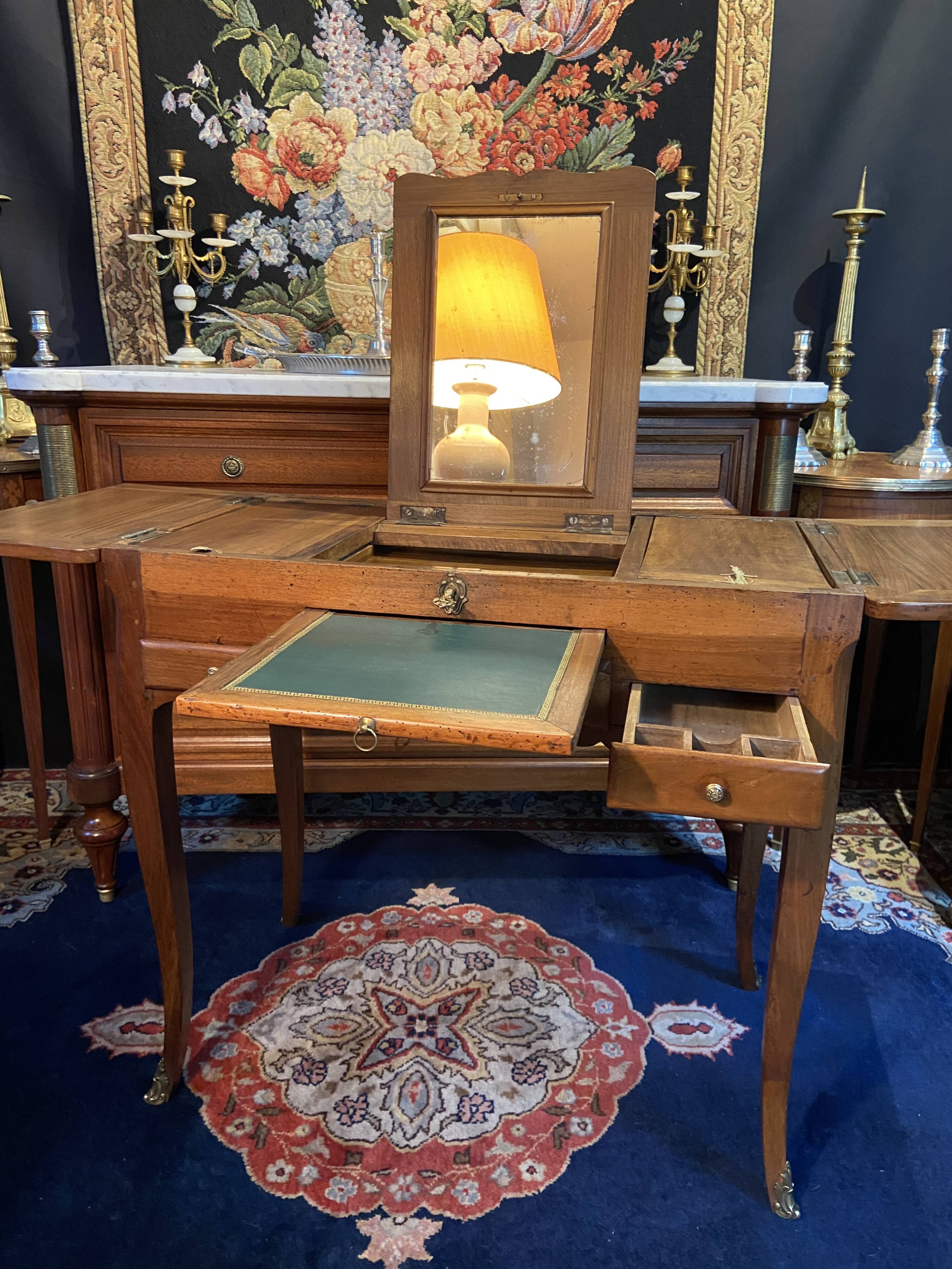 Louis XV walnut hairdresser from the 18th century marked N. Armant.