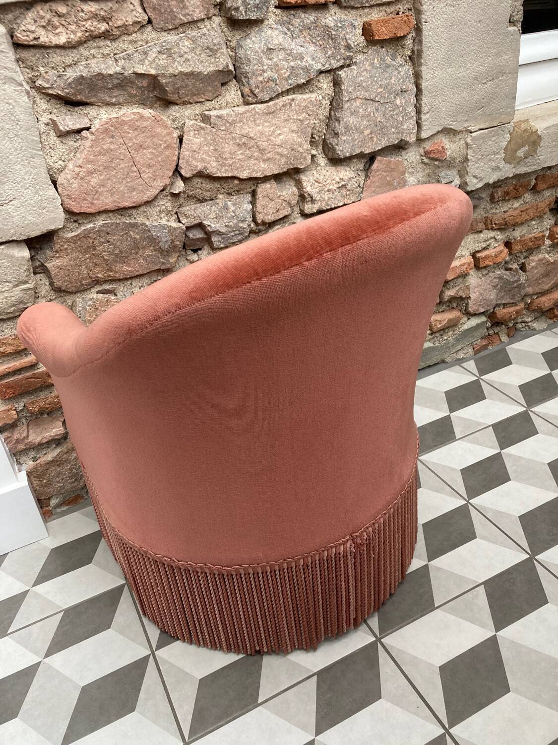 Pink velvet toad armchair