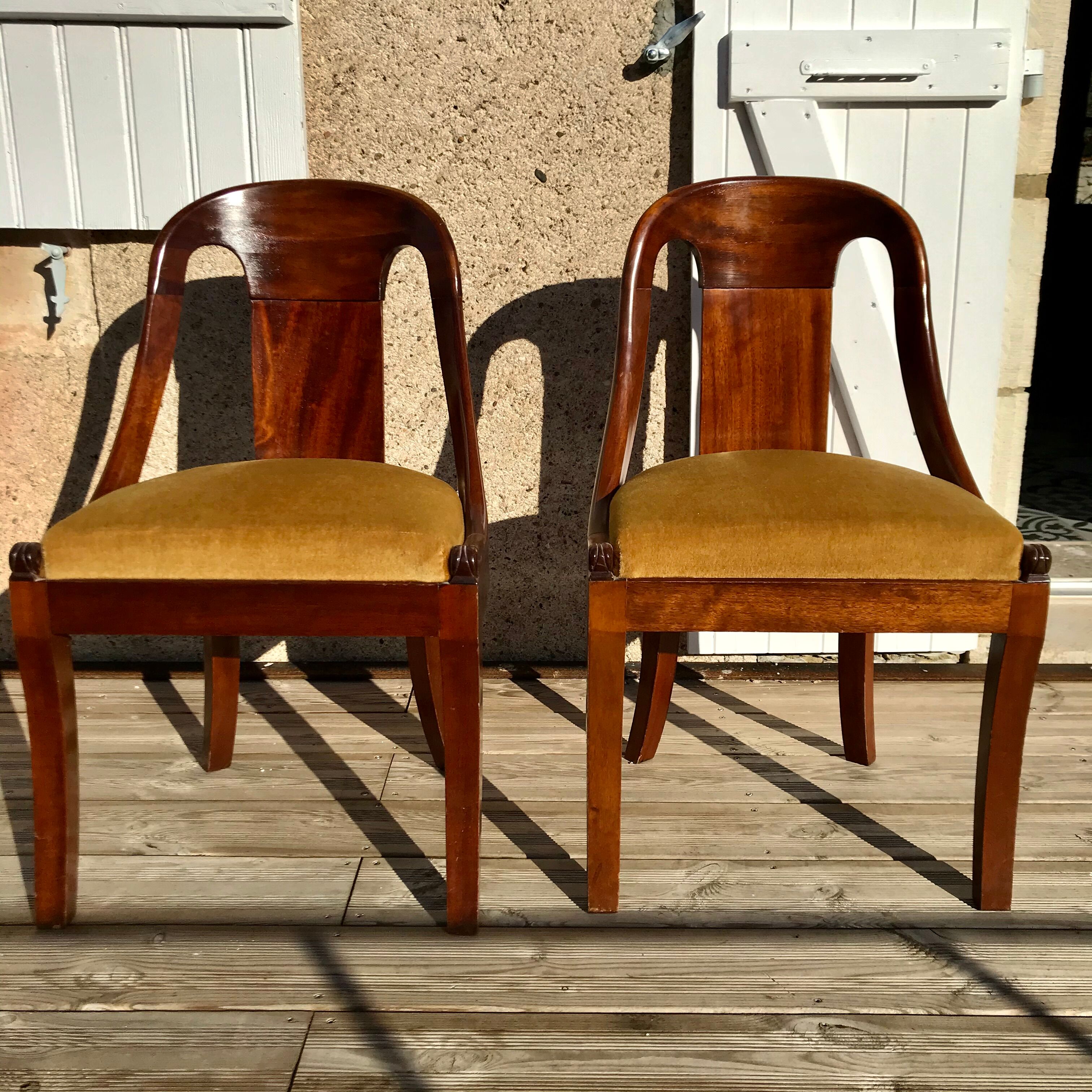Paire de chaises à gondole de style restauration