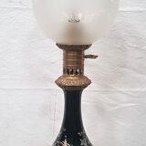 Lampe a pétrole Ancienne.