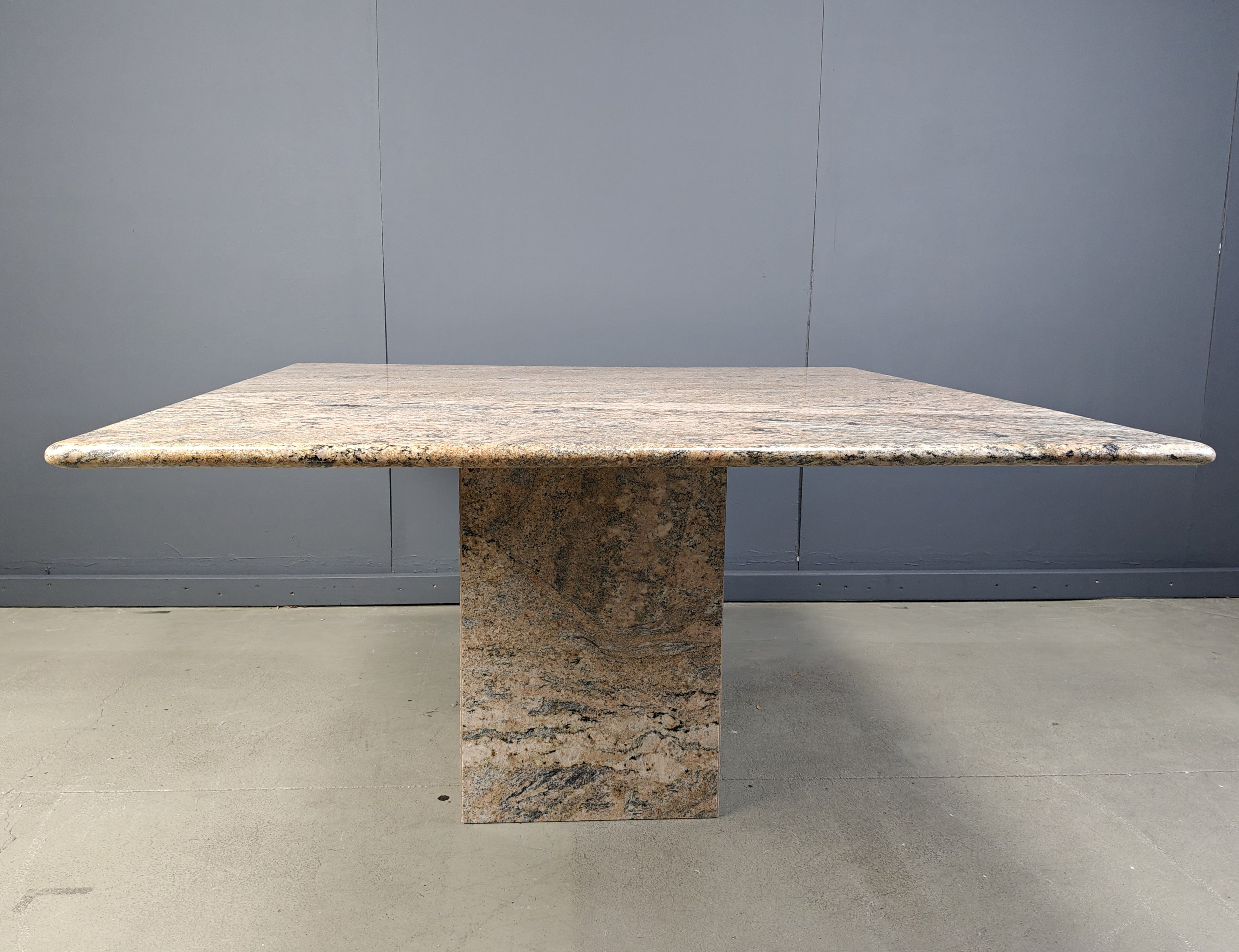 Table à manger en granit carré vintage, années 1970