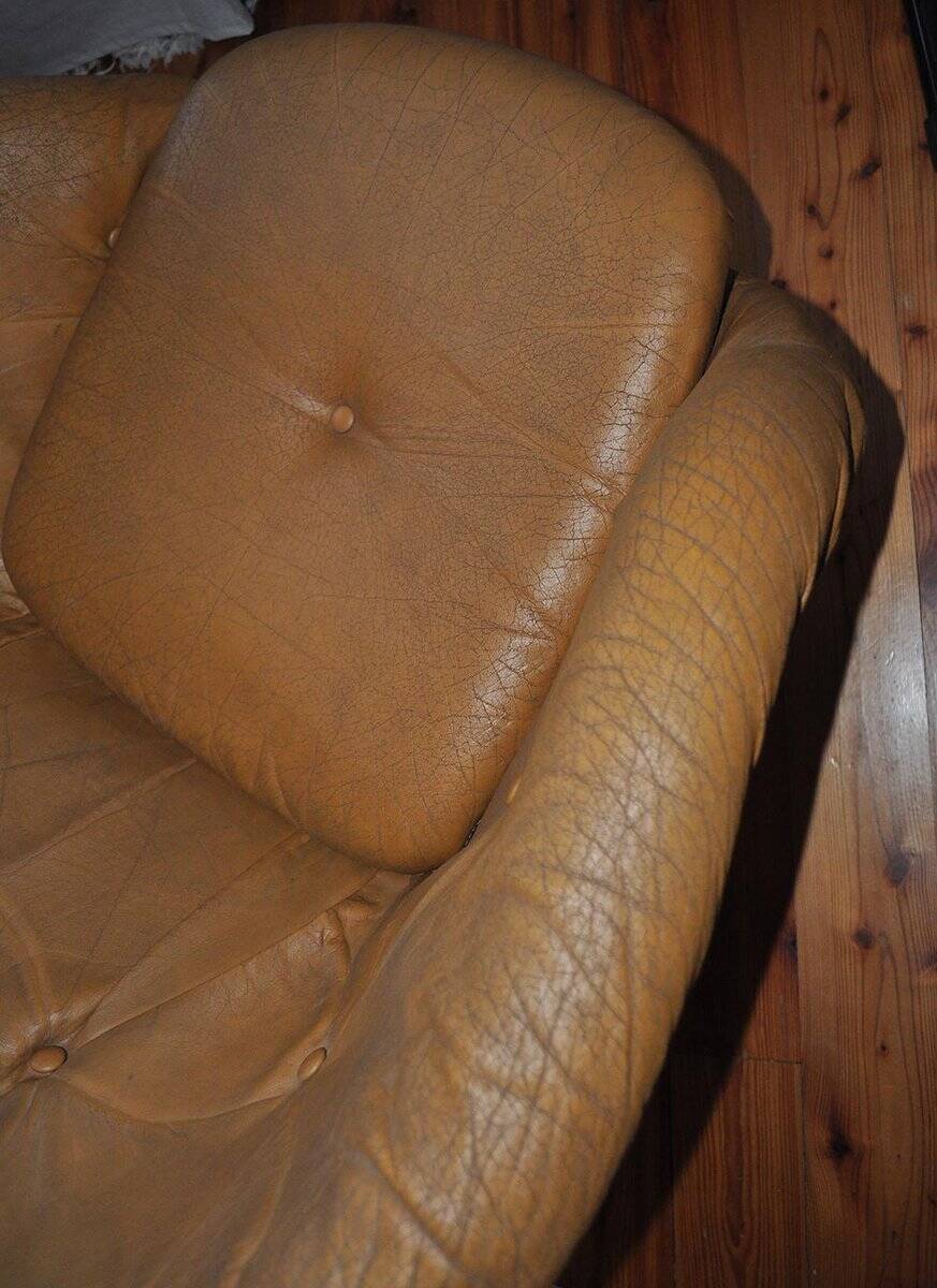 Paire de fauteuils club tulipe en plastique ivoire et cuir marron par Rafael Raffel (1970s)
