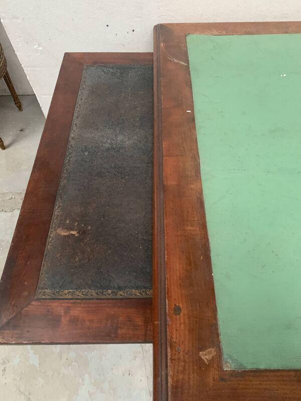 Bureau plat a caisson de style Napoléon III en acajou XIX siècle