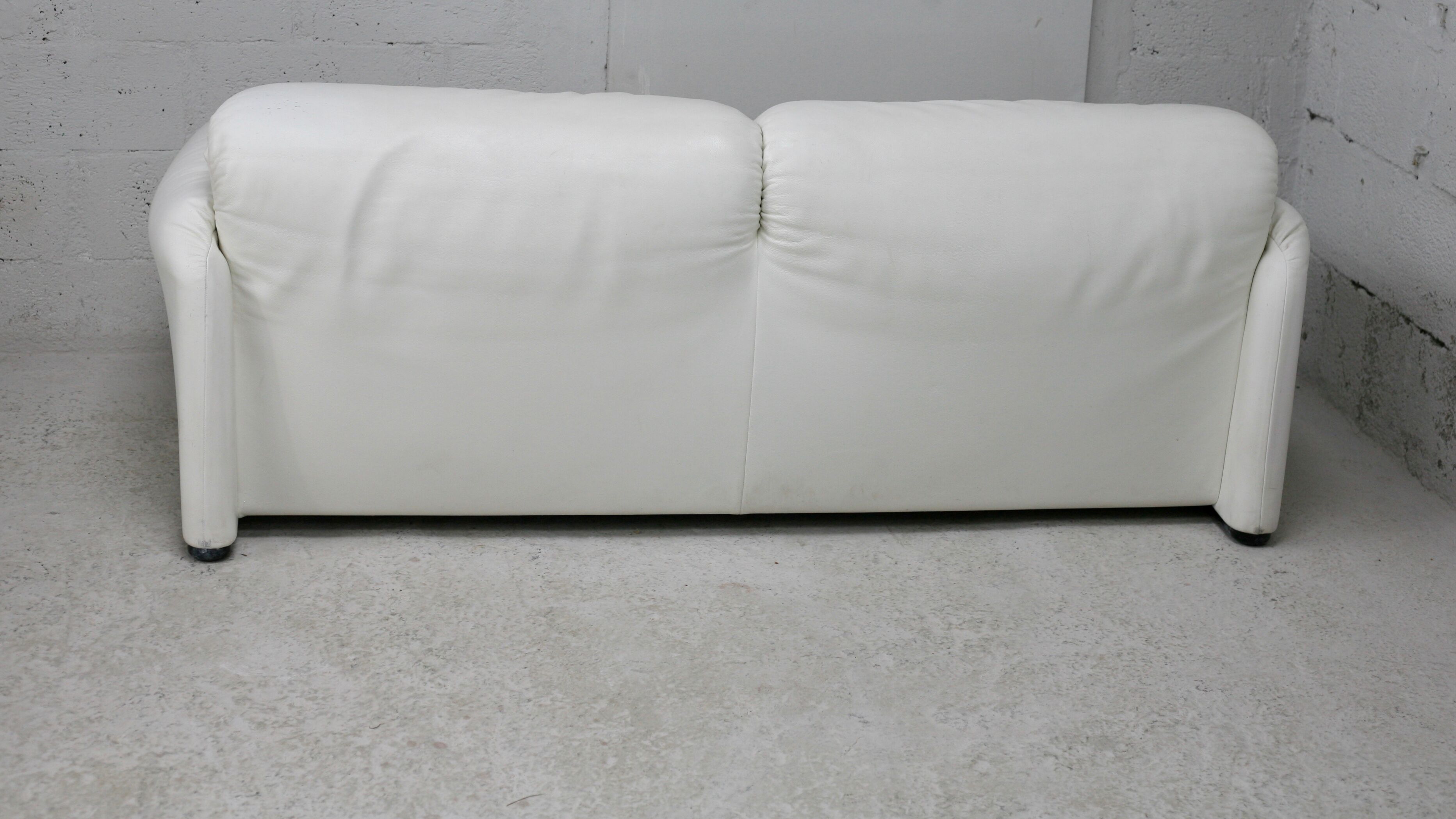 Canapé Maralunga de Vico Magistretti, Cassina, cuir blanc, Italie, circa 1970