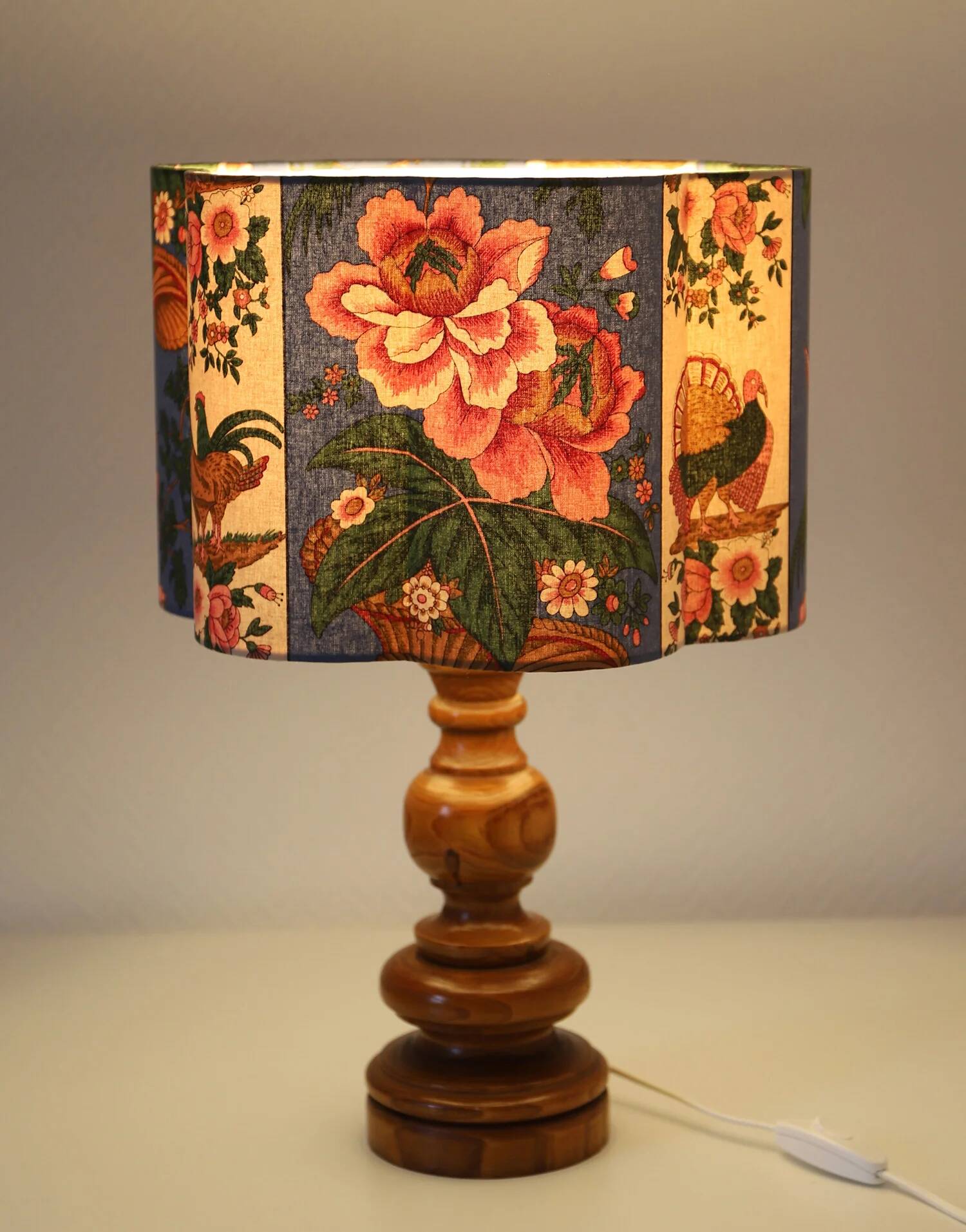 Handcrafted table lamp "Garden of Yesteryear" – Vintage turned wood from the 1970s