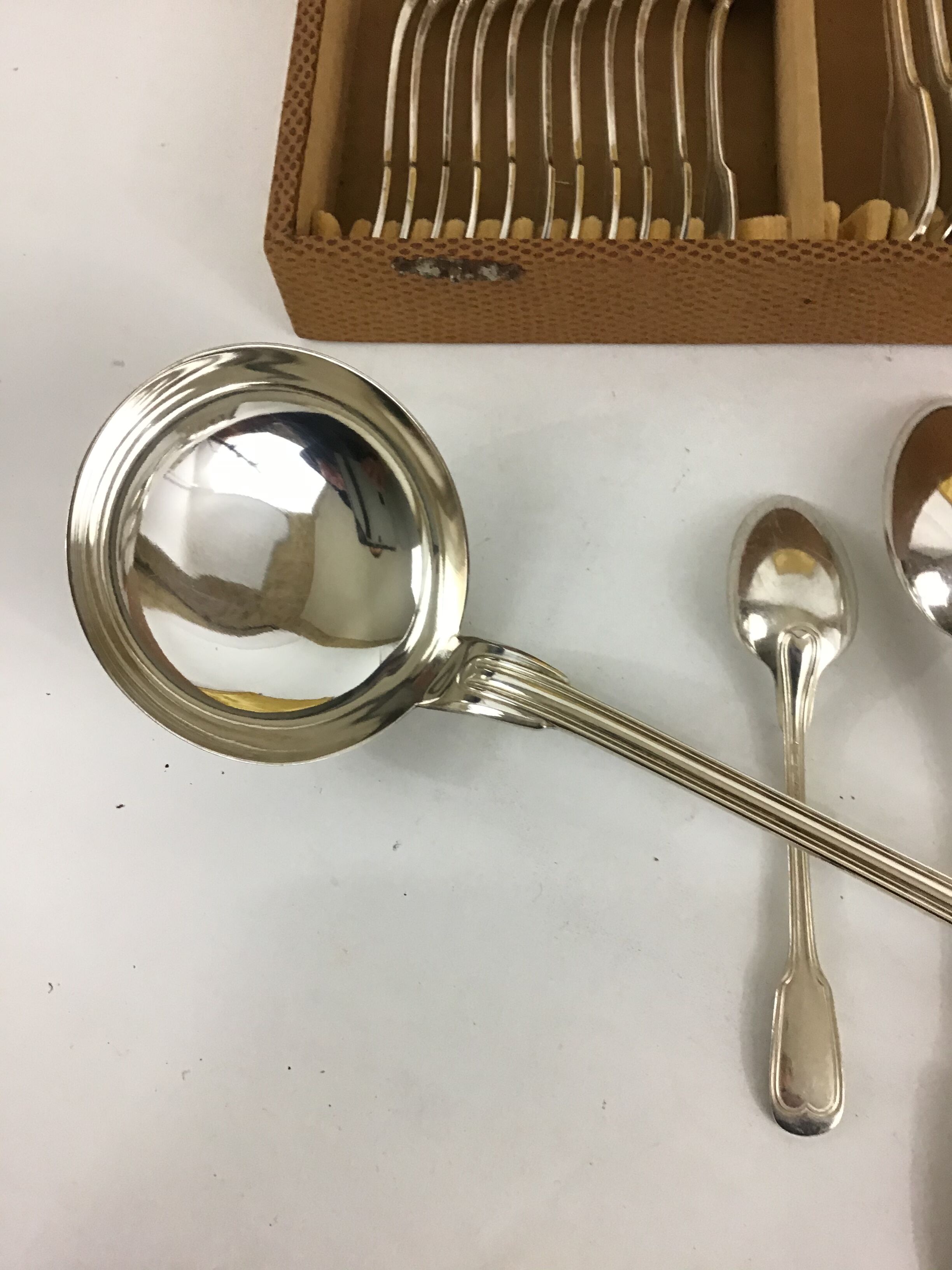 Complete silver metal cutlery set 37 pieces