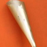Cornet sculpture (large model) Twisted foot Gold-colored metal