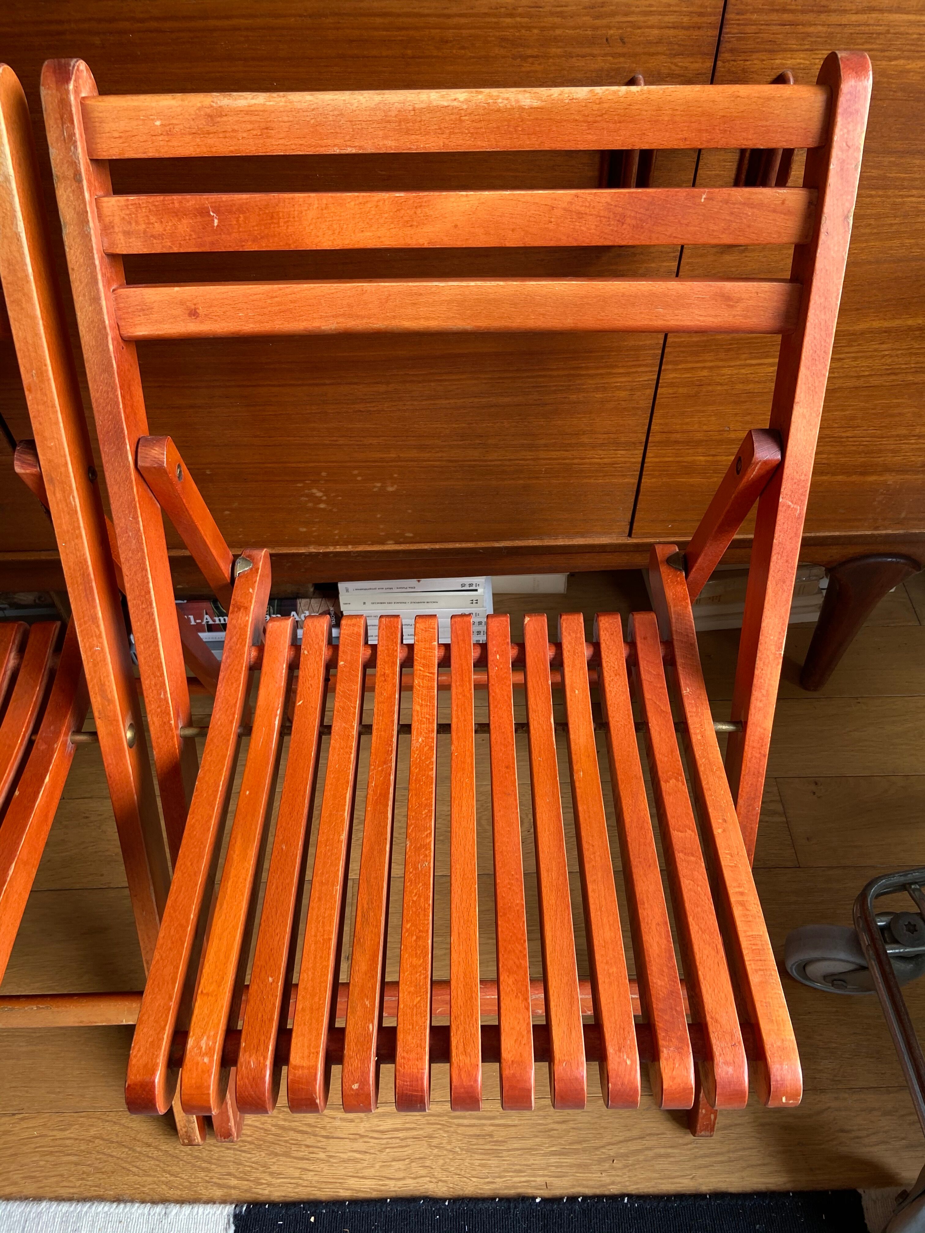 Paire de chaises pliantes en bois