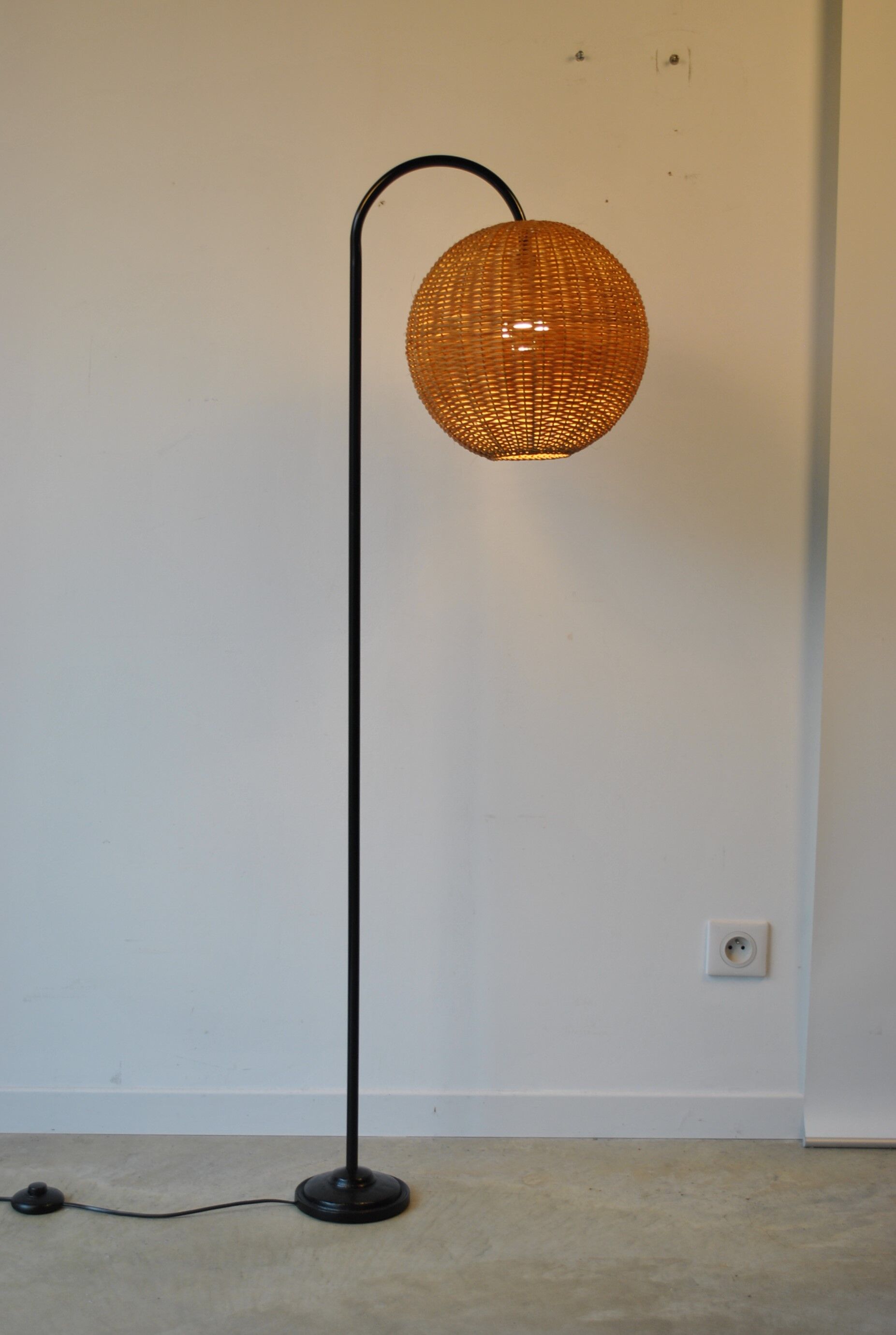 Rattan ball floor lamp 1970
