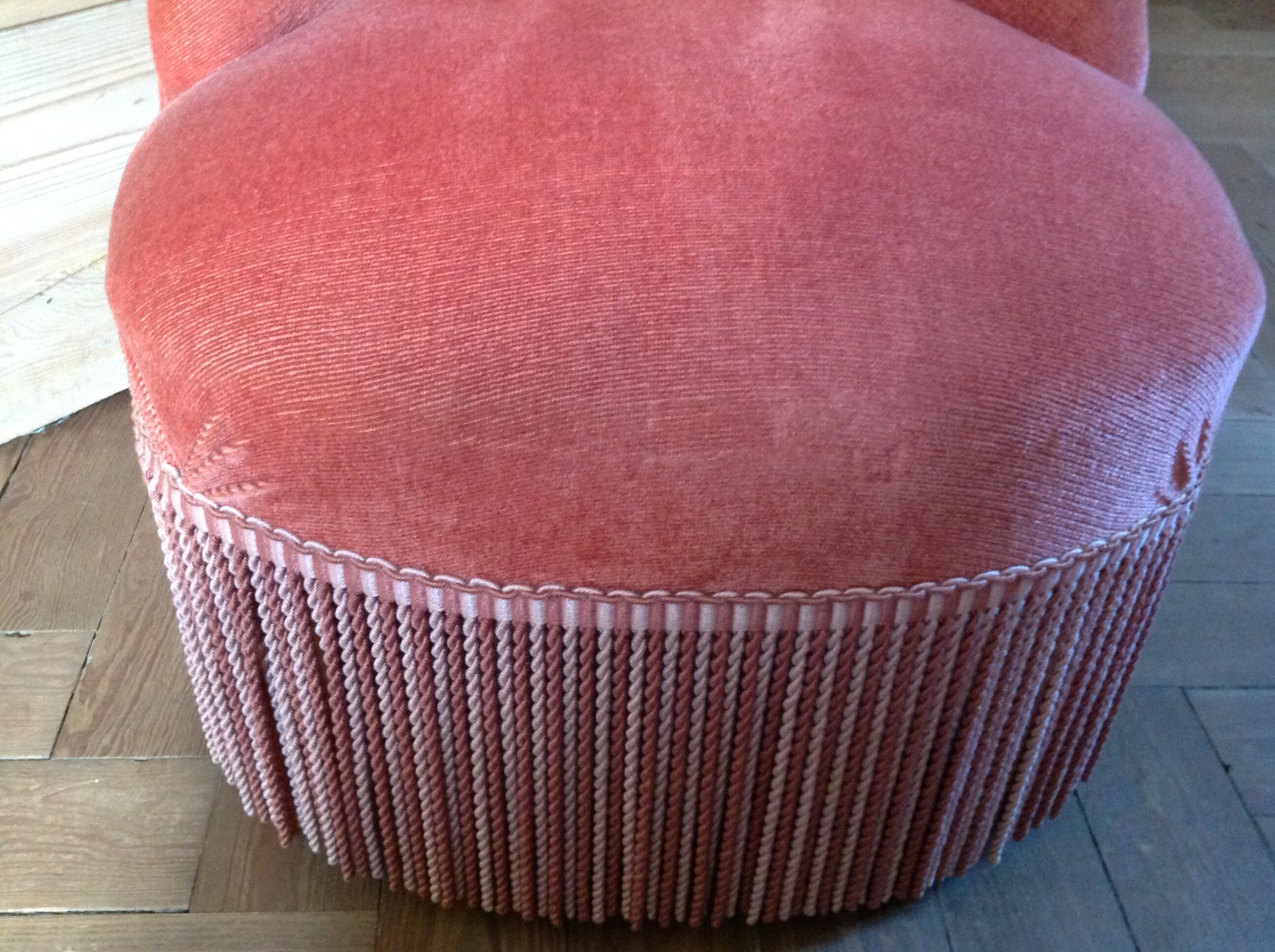 Pink velvet toad chair