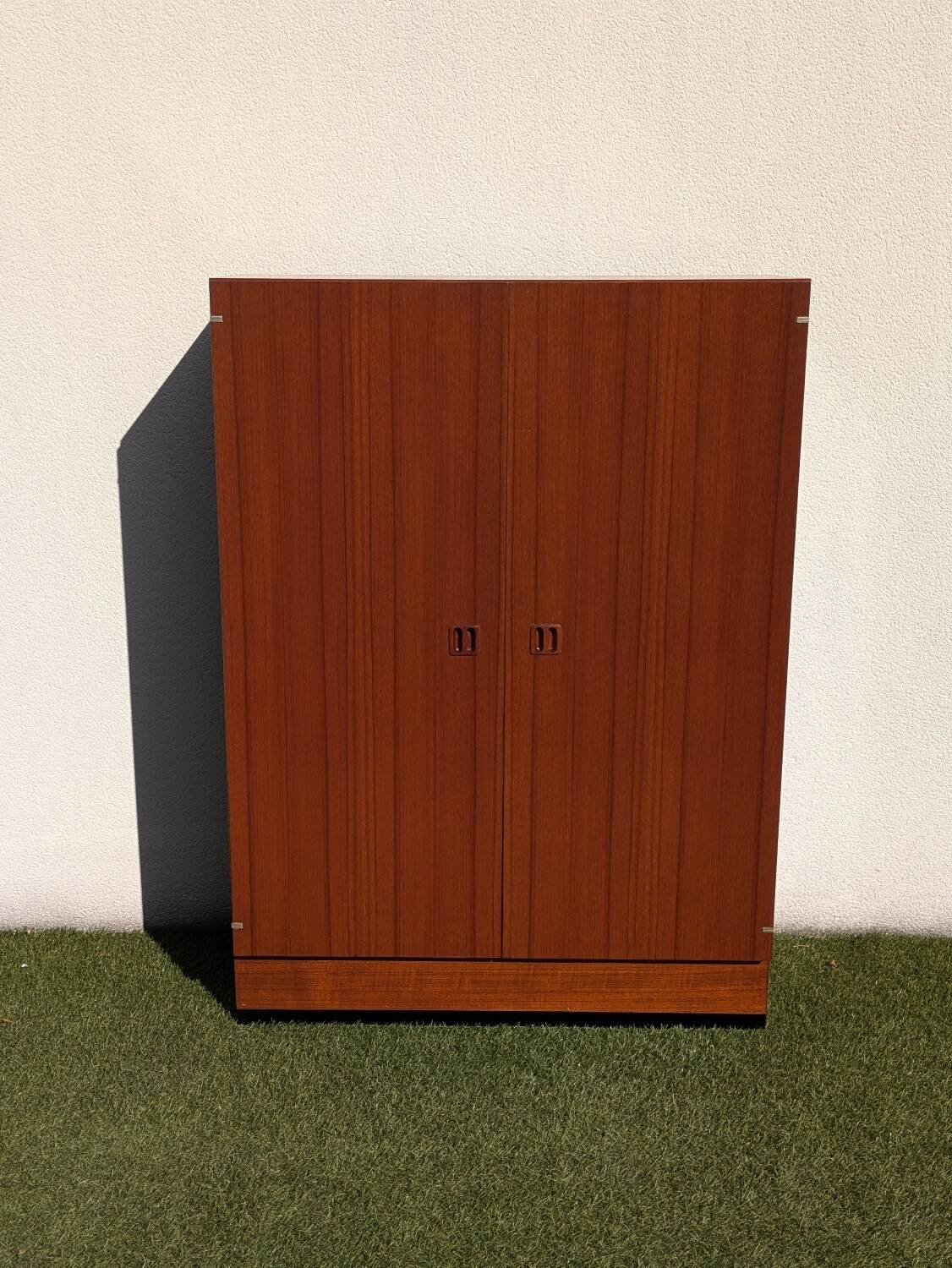 Vintage compact Scandinavian teak cabinet/sideboard, 1960s