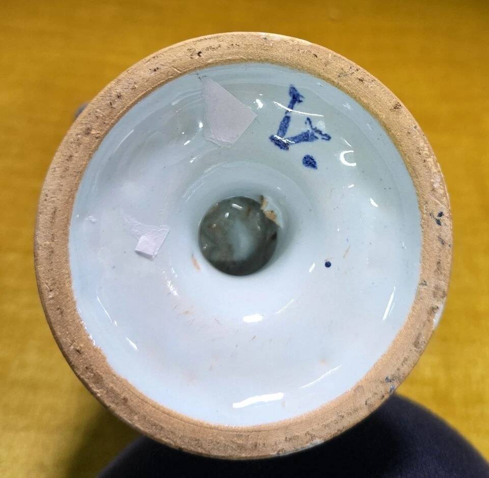 Fine earthenware jug with blue and white decoration, 19th-century work.