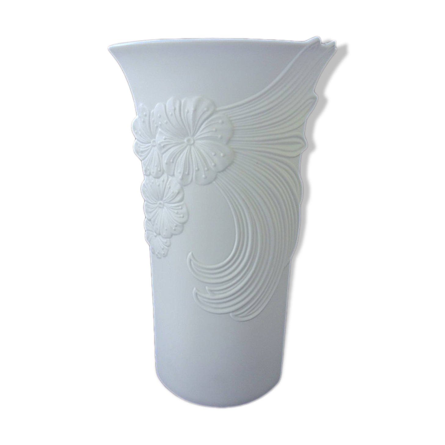 White porcelain biscuit vase, "Floralie" line, Kaiser factory (Germany)