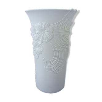 White porcelain biscuit vase, "Floralie" line, Kaiser factory (Germany)