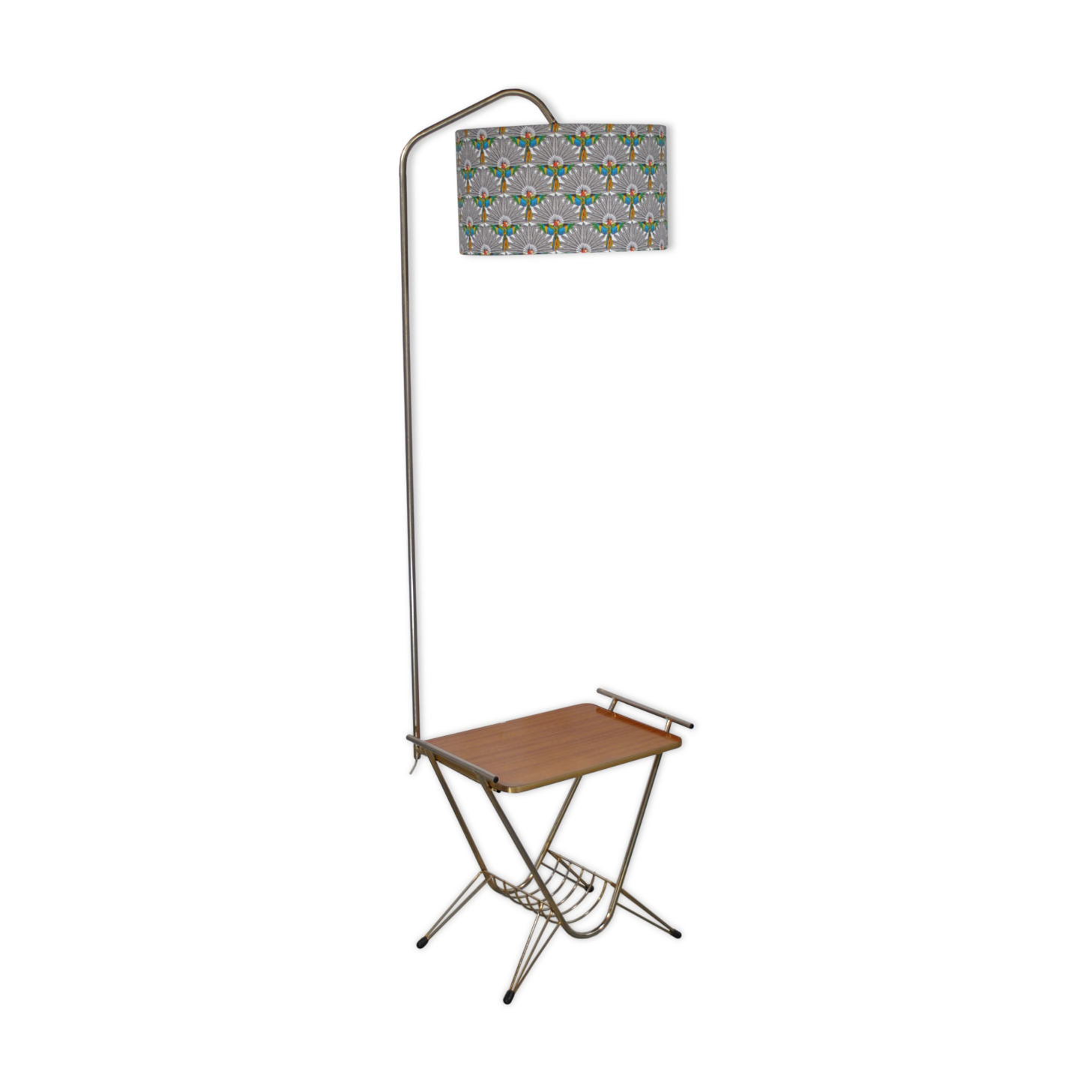 Smooth floor lamp magazine holder